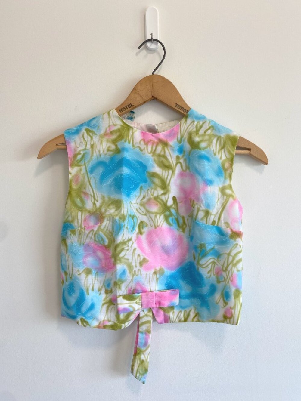 Vintage Sleeveless Cropped Blouse / 60s / Watercolor Floral Print with Bow
